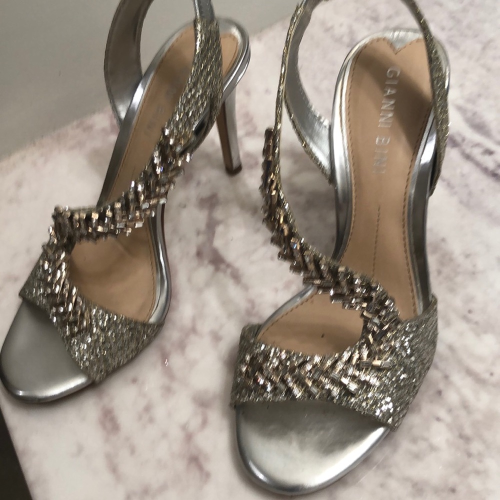Gianni Bini sz 6 silver/rhinestone heels